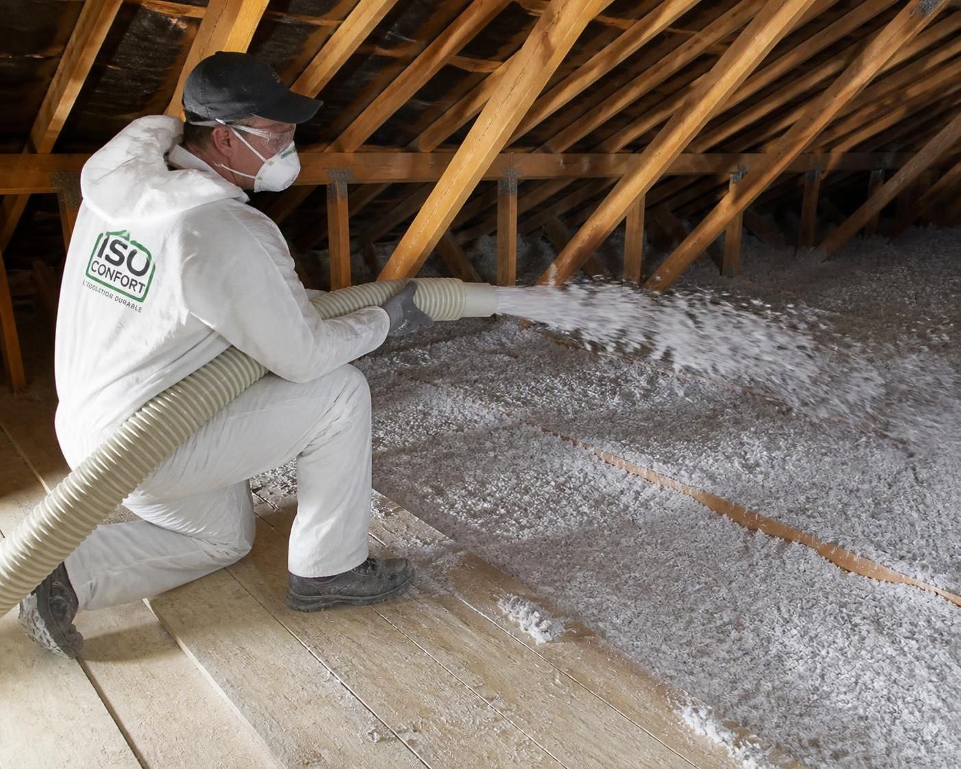 découvrez les meilleures techniques pour isoler efficacement vos combles et améliorer le confort de votre habitation tout en réalisant des économies d'énergie.