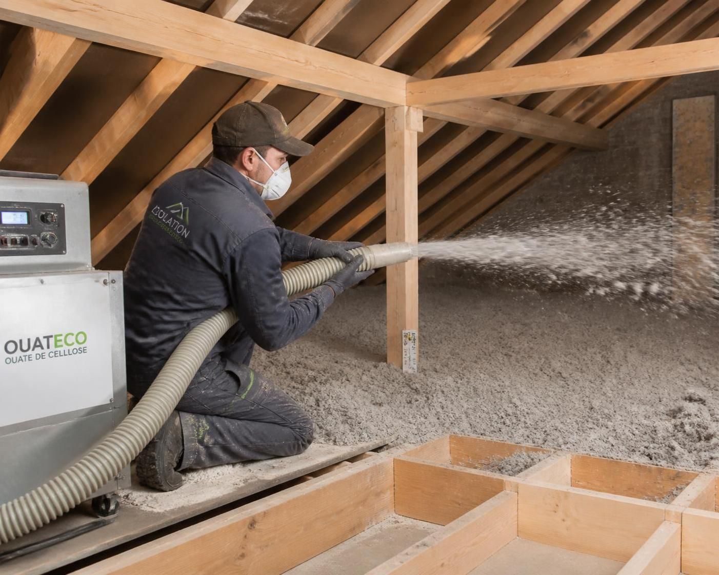 découvrez le prix moyen de l'isolation des combles au m2 en 2026, les facteurs influençant les coûts et les solutions pour optimiser votre investissement énergétique.